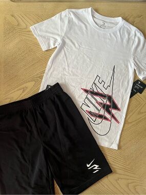 *NWT* Boys Nike Short Sleeve Tee & Shorts Size L